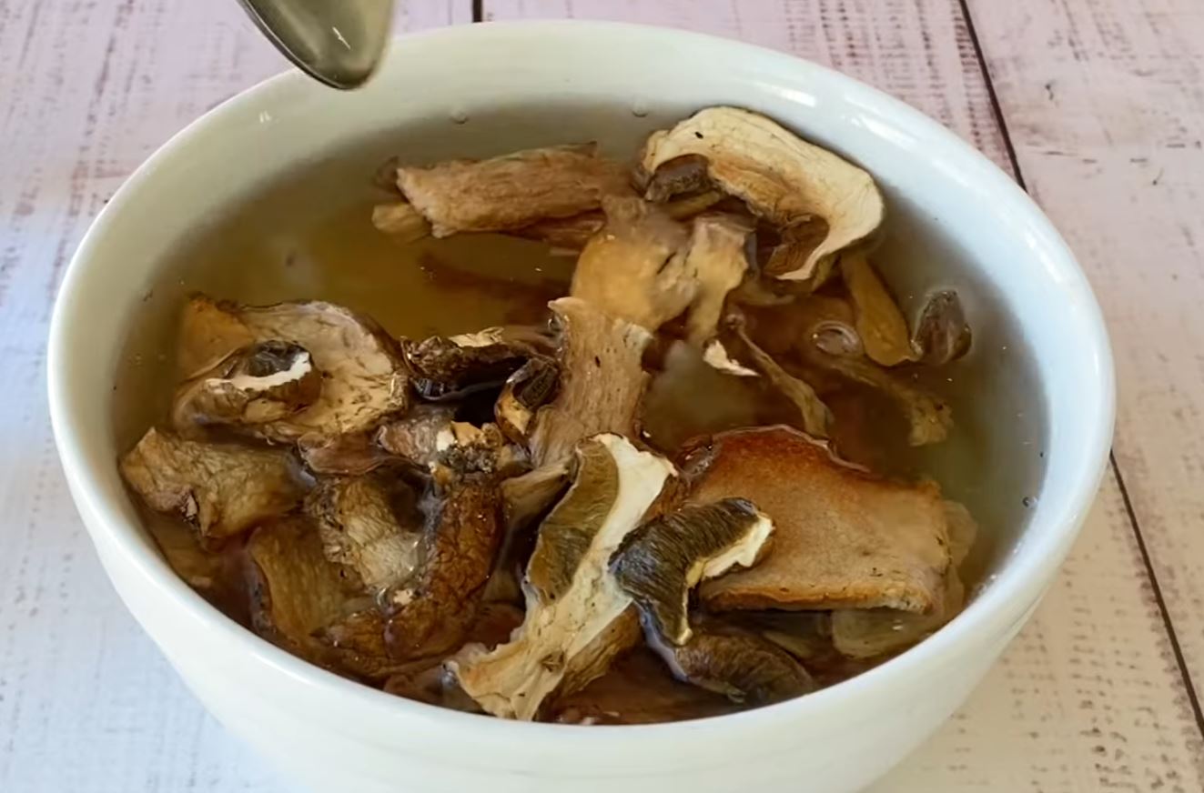 ⏰ Как варить сушёные грибы - сколько варить перед жаркой и до готовности?